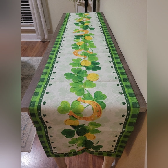 St. Patrick's Day Shamrocks Table Runner - Picture 1 of 3